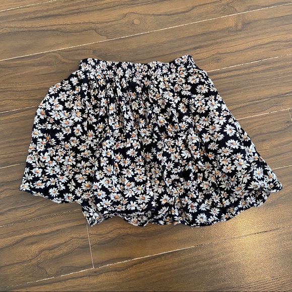 Floral skirt! - Picture 1 of 1